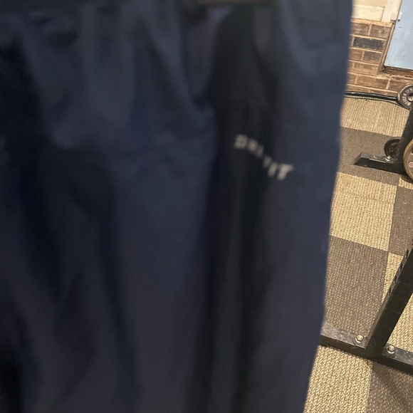 NIKE dri fit athletic pants. - Picture 13 of 16